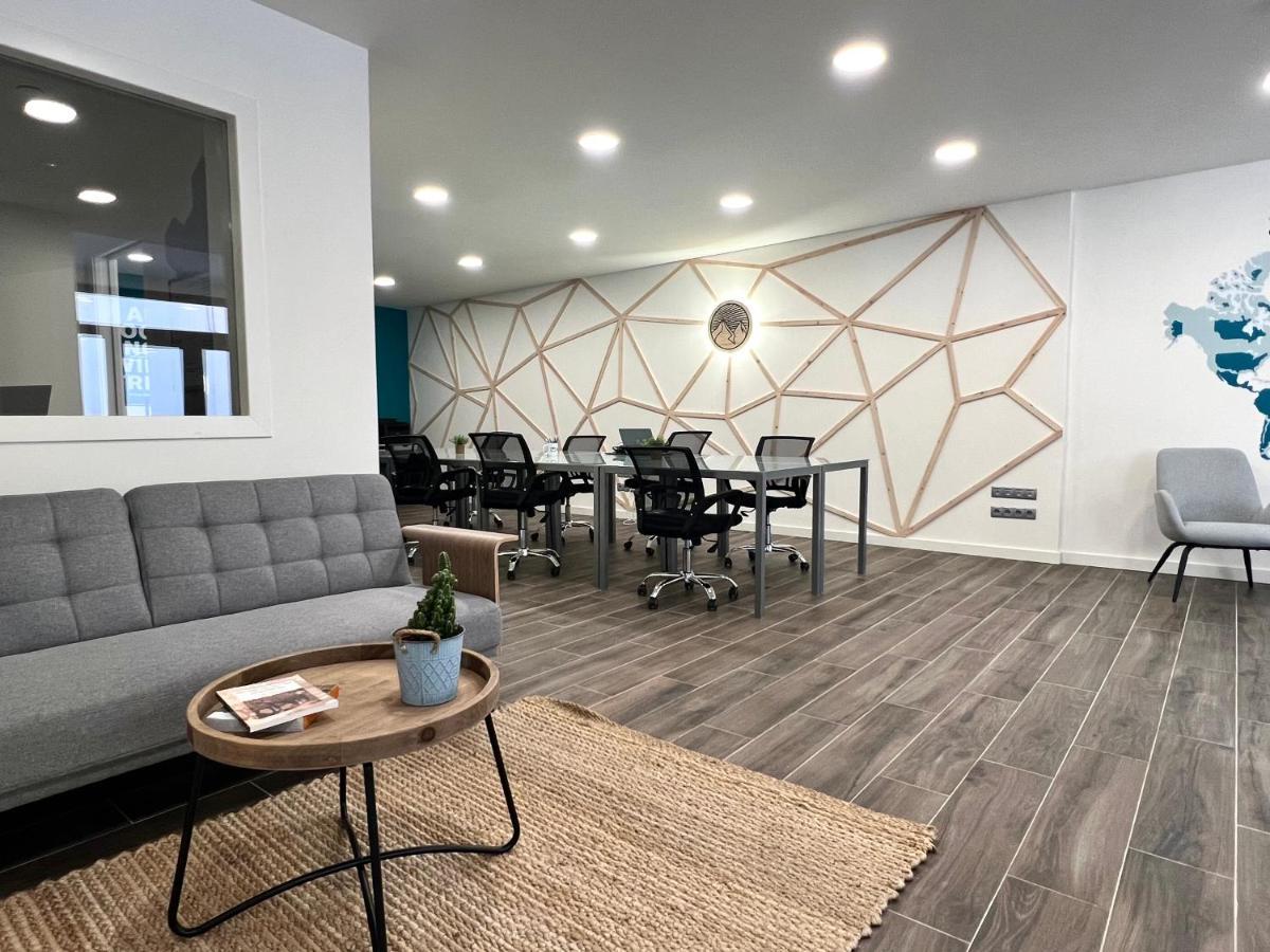 Espot Cowork & Apartments - L'Amfitriona Luaran gambar