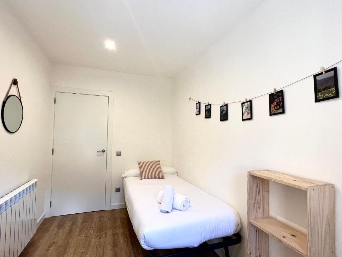 Espot Cowork & Apartments - L'Amfitriona Luaran gambar