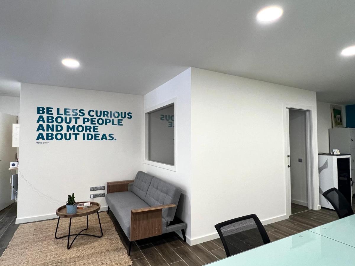 Espot Cowork & Apartments - L'Amfitriona Luaran gambar