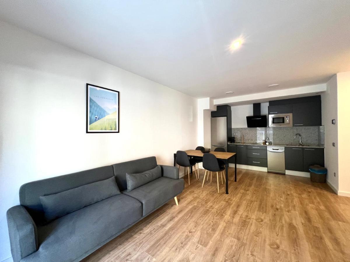 Espot Cowork & Apartments - L'Amfitriona Luaran gambar