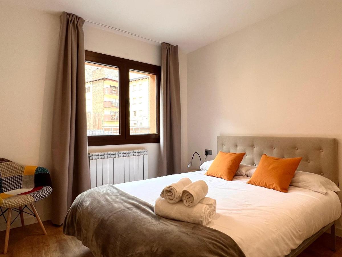 Espot Cowork & Apartments - L'Amfitriona Luaran gambar